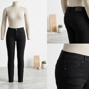 Levi's Women's 721 High rise Skinny Jeans in Black- size 28x30